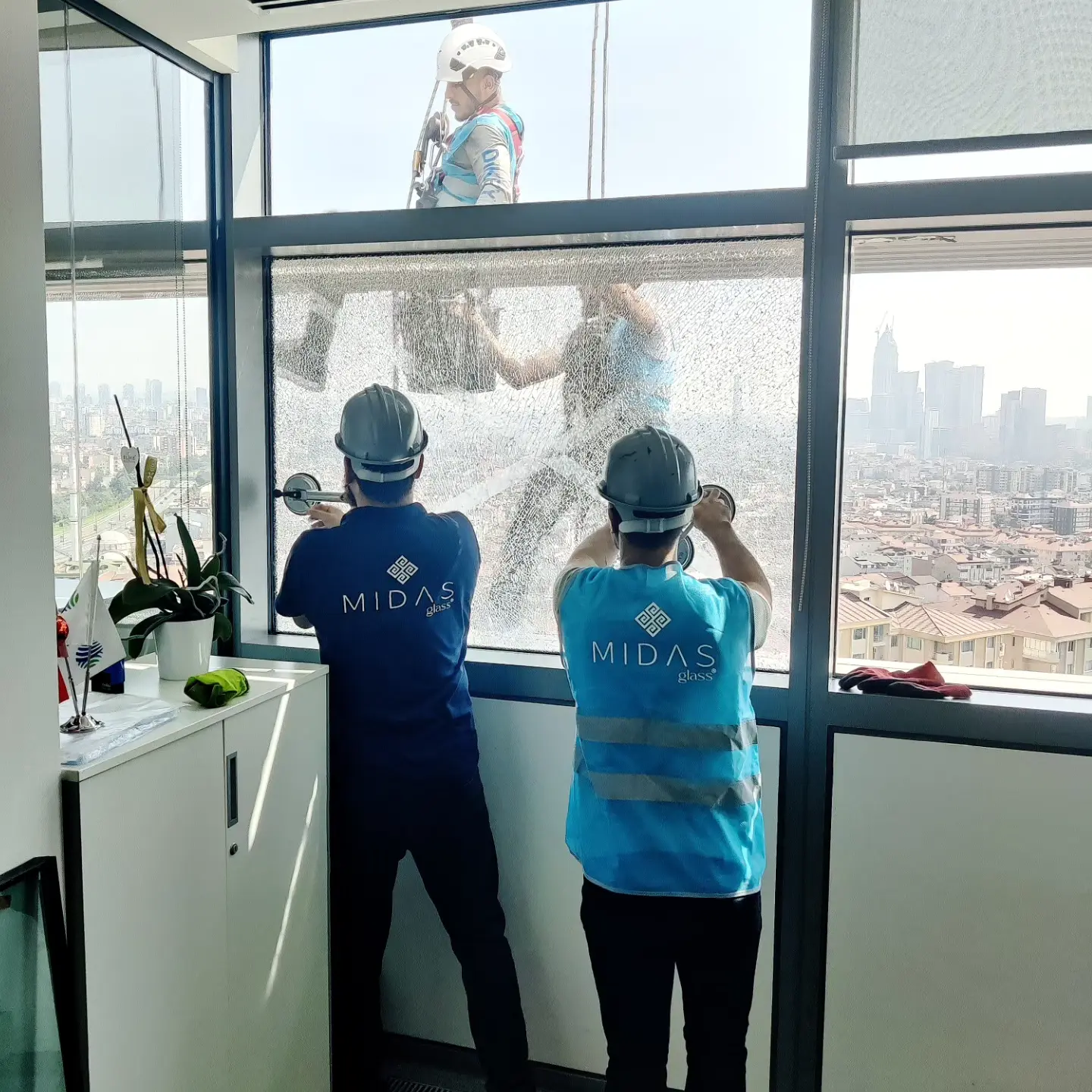 Emergency glass replacement